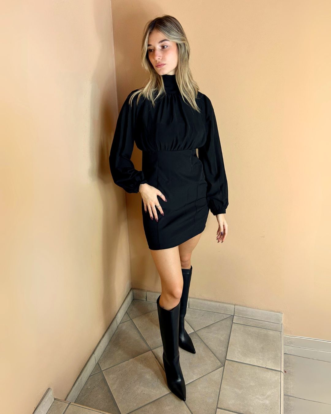 ABITO ACCOLLATO TRASPARENTE