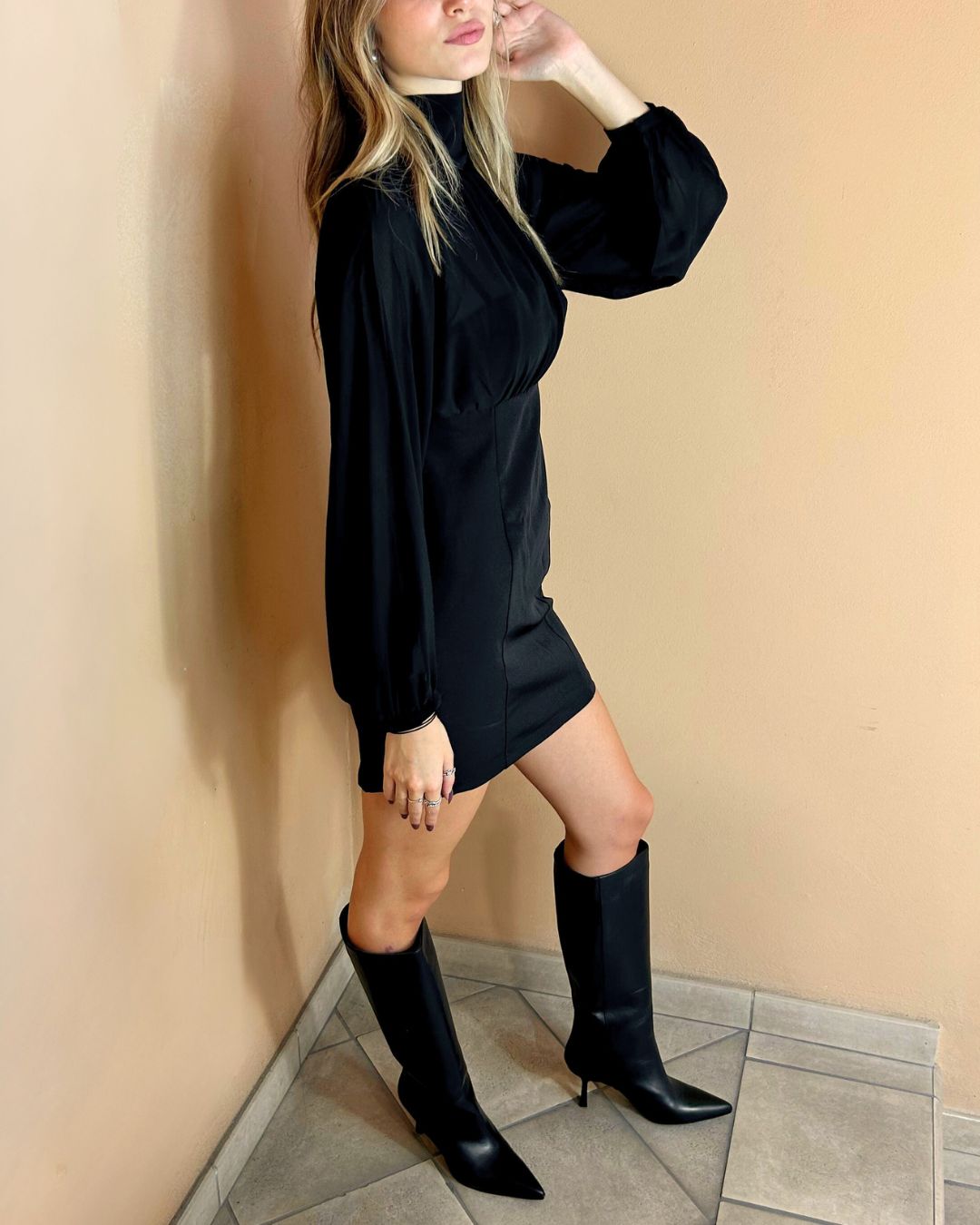 ABITO ACCOLLATO TRASPARENTE