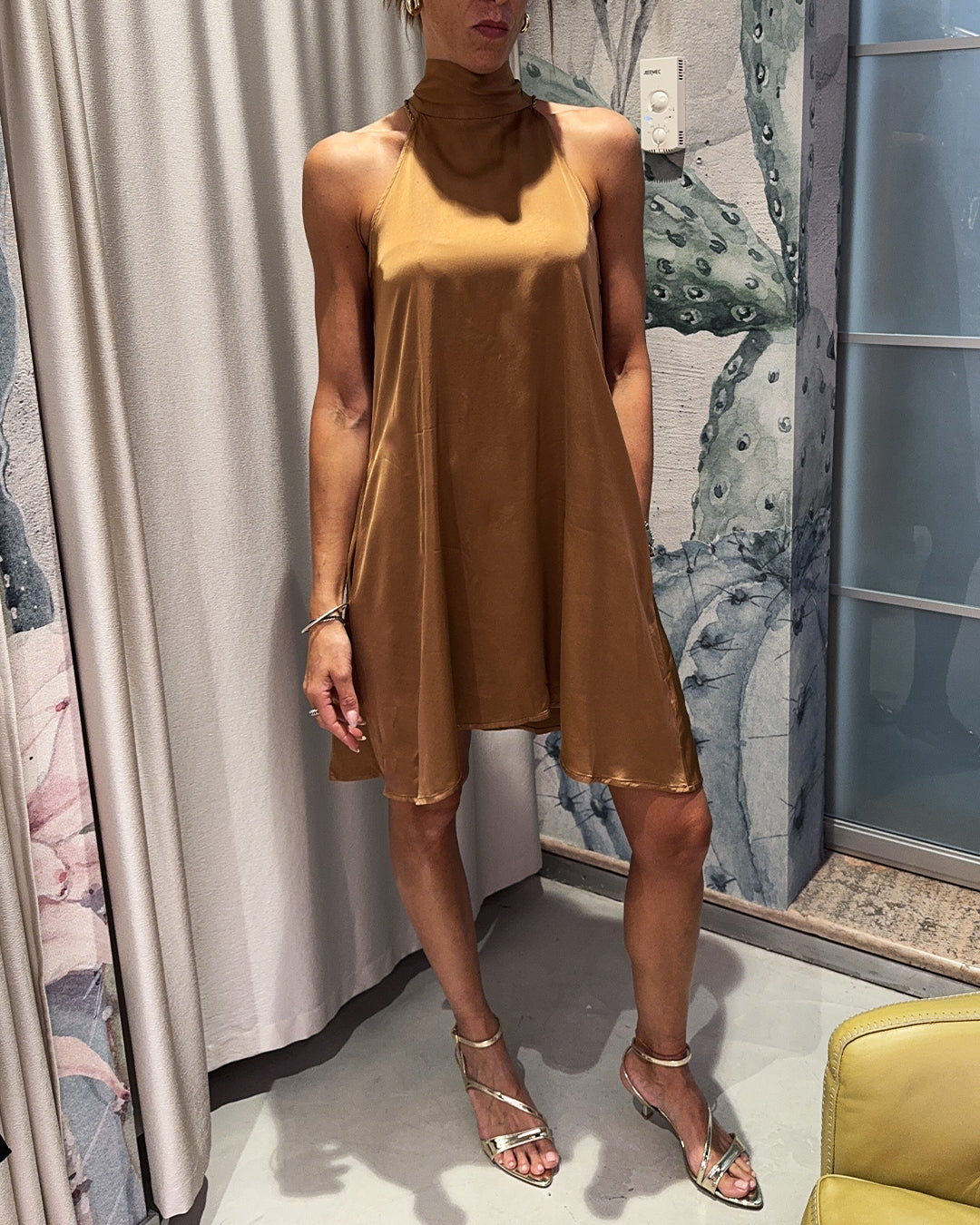 ABITO CORTO ASIMMETRICO