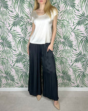 WIDE PLEATED TROUSERS