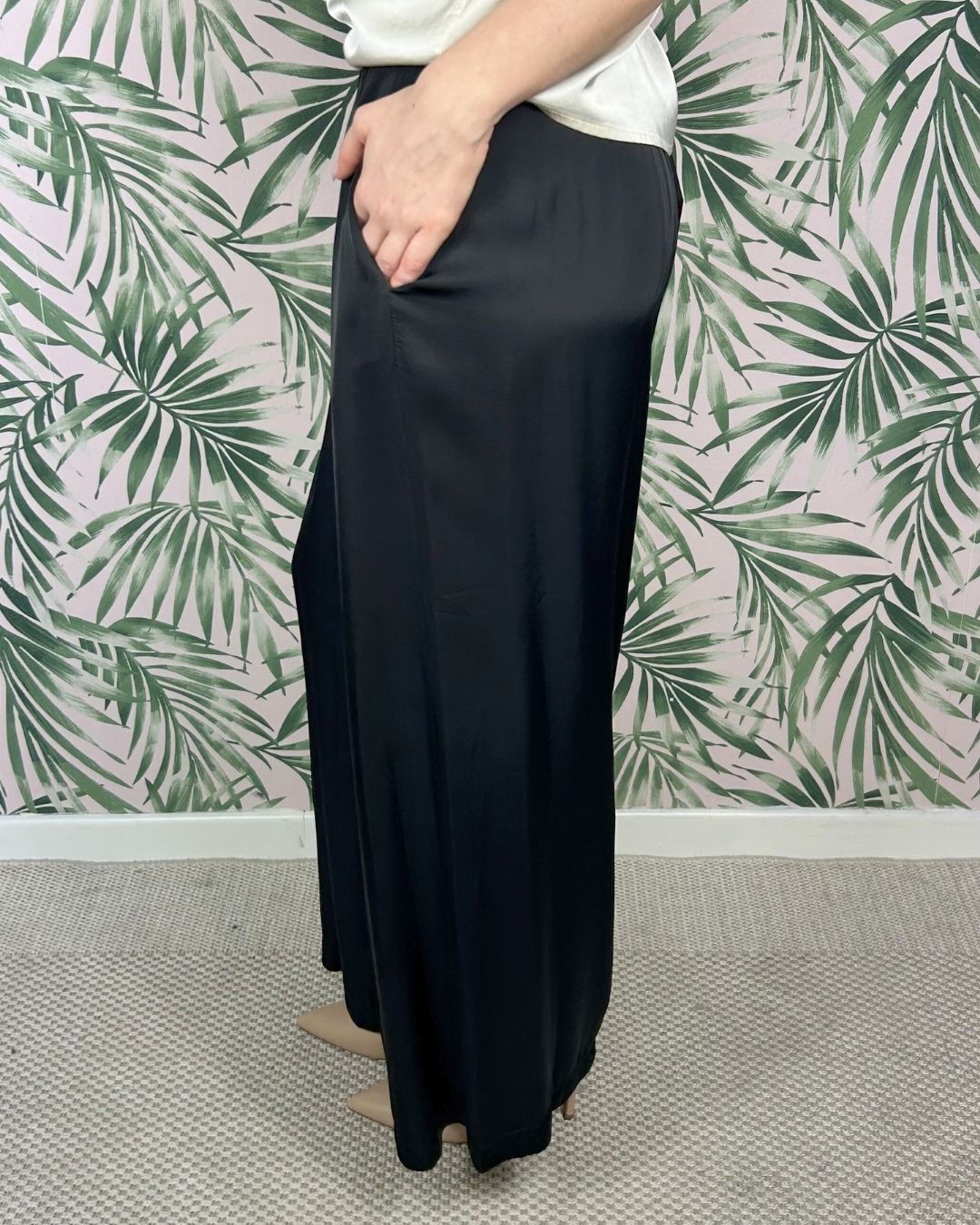 WIDE PLEATED TROUSERS