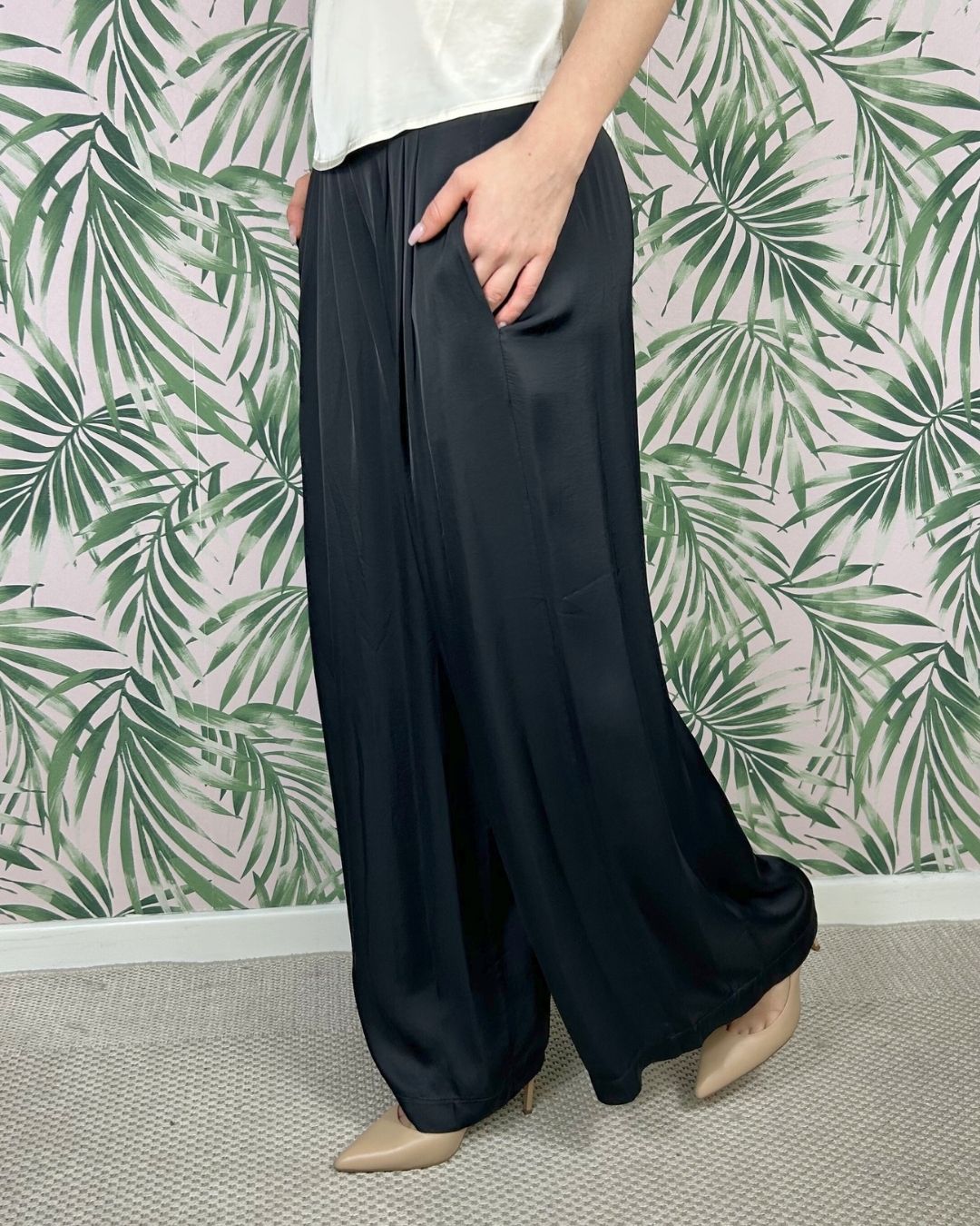 WIDE PLEATED TROUSERS