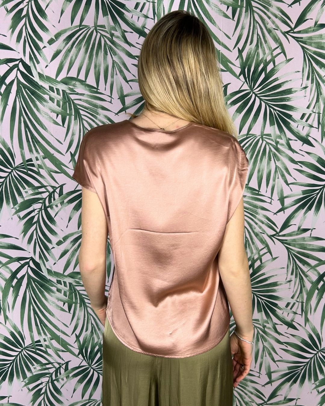 U-NECK T-SHIRT T-Shirts