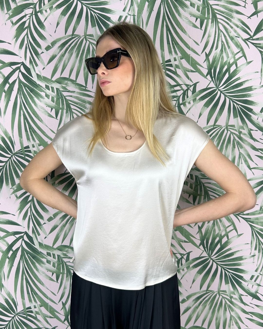 U-NECK T-SHIRT T-Shirts