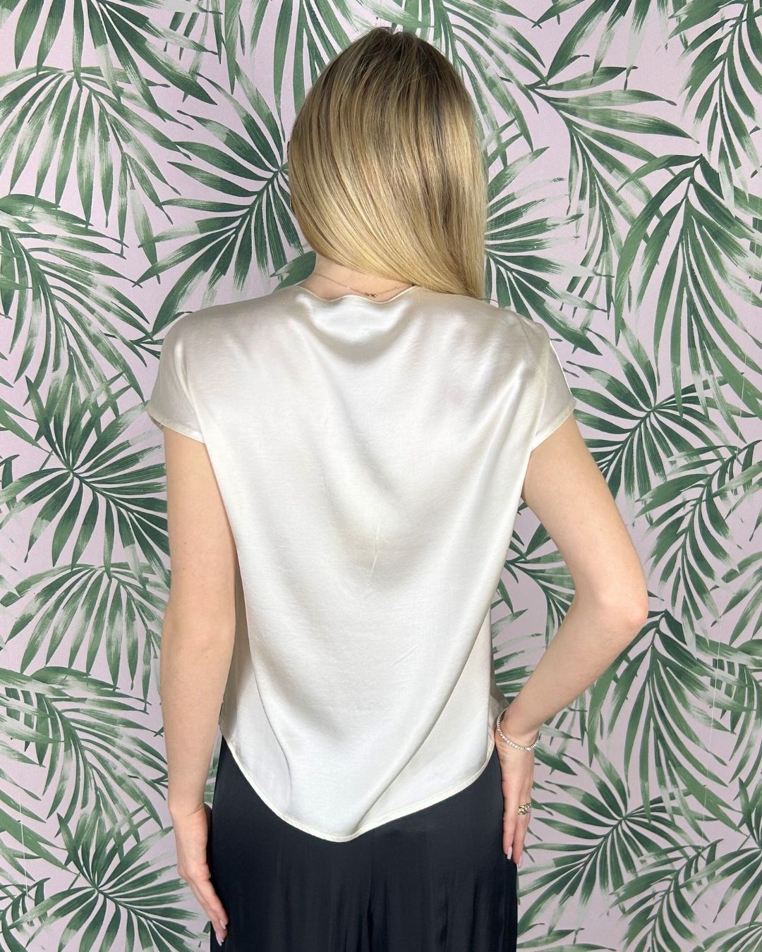 U-NECK T-SHIRT T-Shirts