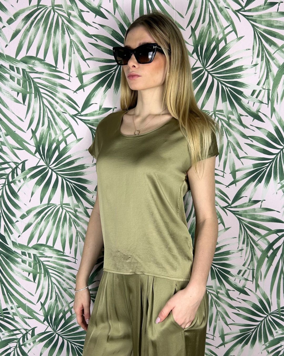 U-NECK T-SHIRT T-Shirts