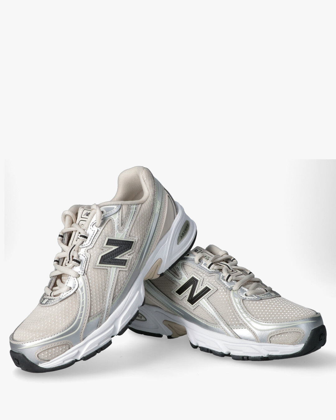740 W